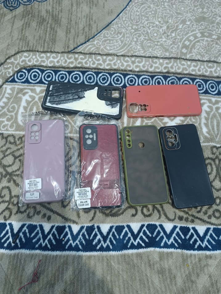 Çeşitli Renklerde Çoklu Telefon Kılıfları - Görsel 4