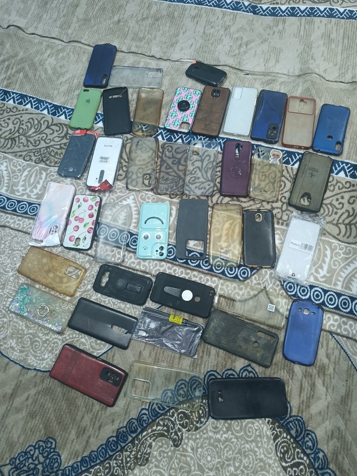 Çeşitli Renklerde Çoklu Telefon Kılıfları - Görsel 3