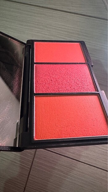 Beden Sleek allık paleti parlak simli nar çiçeği turuncu nars muadil