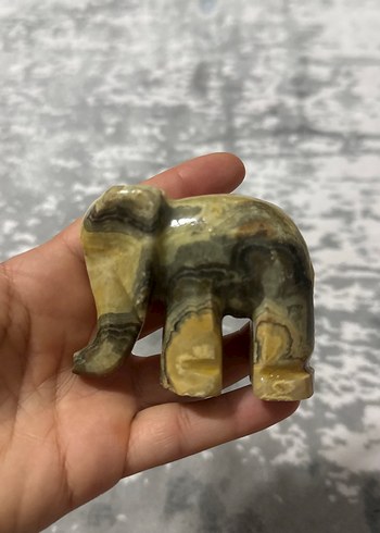 Camel ve gri renkli taş fil figürin