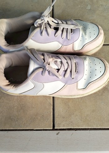 Beyaz ve Pastel Renkli Bağcık Spor Ayakkabı - Görsel 3