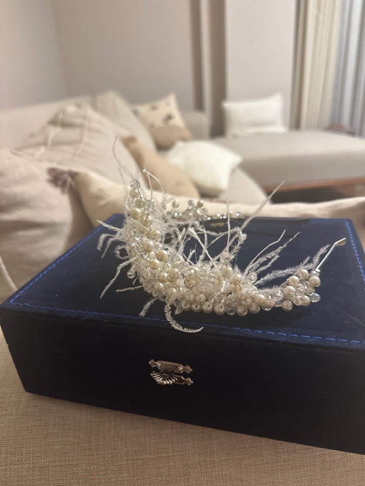 İnci ve Kristal Detaylı Beyaz Saç Tacı Gelin After Tacı - Görsel 2