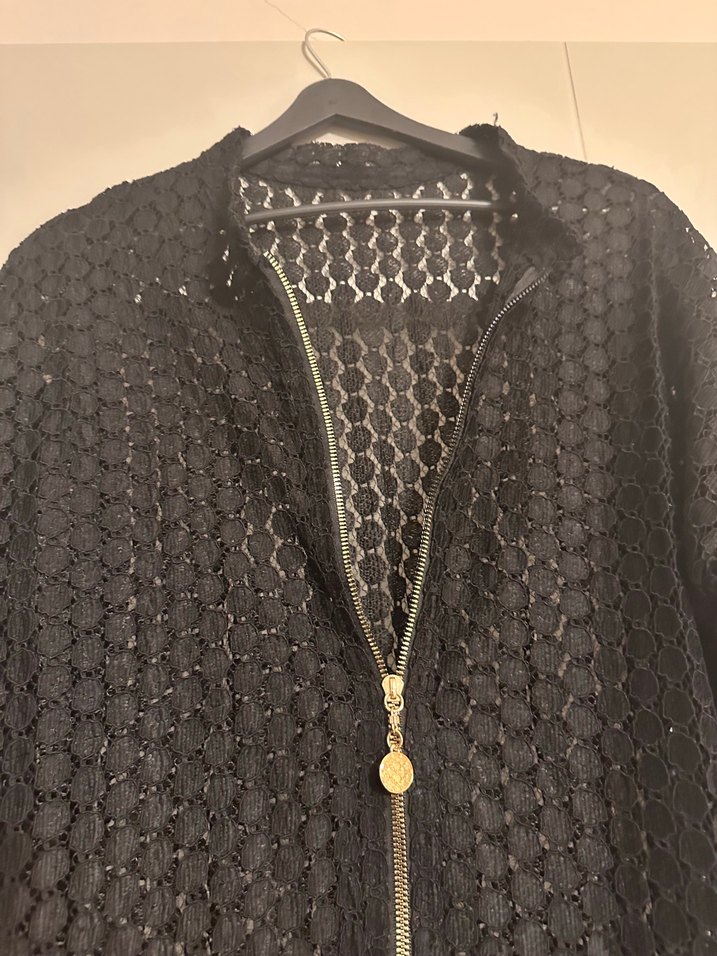 Dantel Detaylı Siyah Ceket - Görsel 3