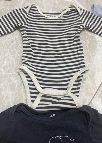H&M 1 takım 3 zıbın 1-2M Beden - Görsel 6
