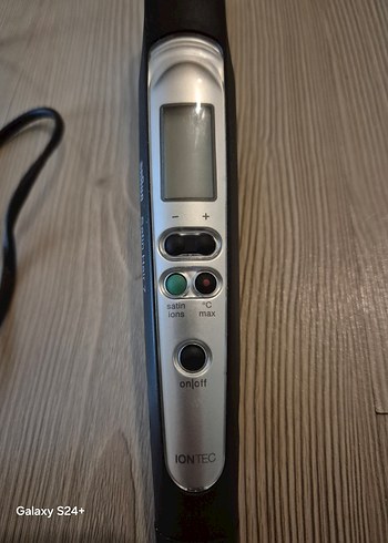 Dijital ekranlı siyah saç düzleştirici - Görsel 2