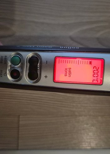 Dijital ekranlı siyah saç düzleştirici - Görsel 8