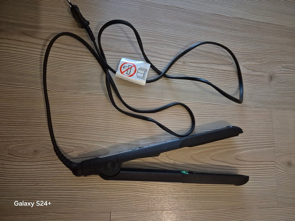 Dijital ekranlı siyah saç düzleştirici - Görsel 4