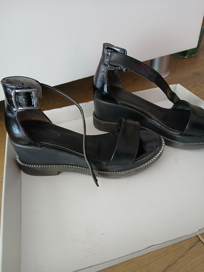 Marjin Siyah Rugan Dolgu Topuklu Sandalet 37 numara - Görsel 3