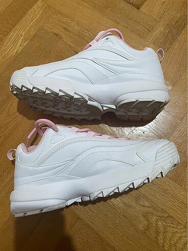 38,5 Beden Fila orjinal beyaz sneaker- pembe bağcıklı- 38,5- yeni gibi