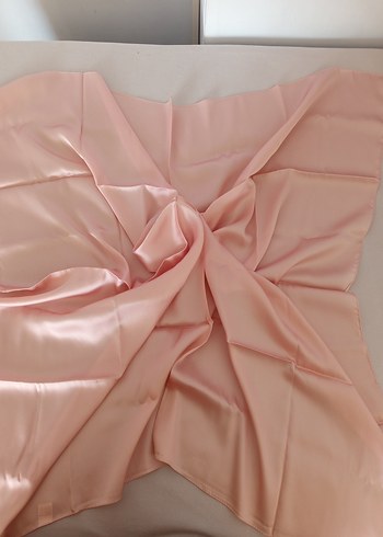 Bej Parlak İpek Kadın Eşarp - Görsel 3