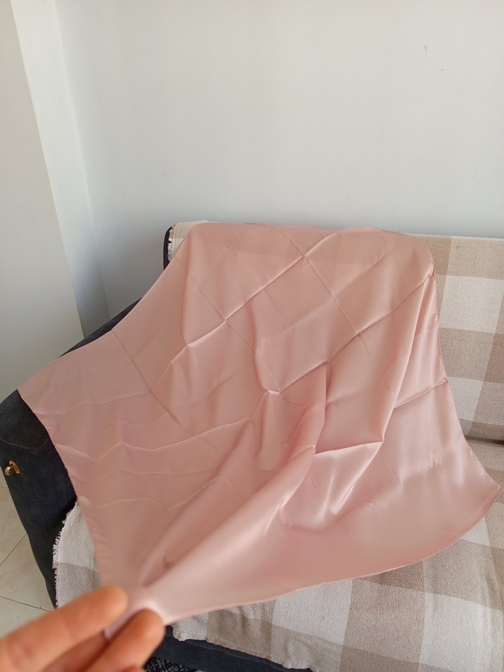 Bej Parlak İpek Kadın Eşarp - Görsel 5