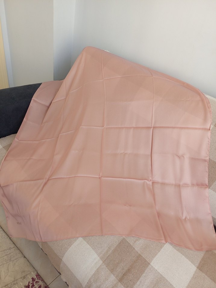 Bej Parlak İpek Kadın Eşarp - Görsel 4