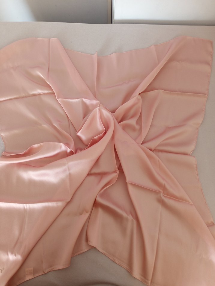 Bej Parlak İpek Kadın Eşarp - Görsel 3