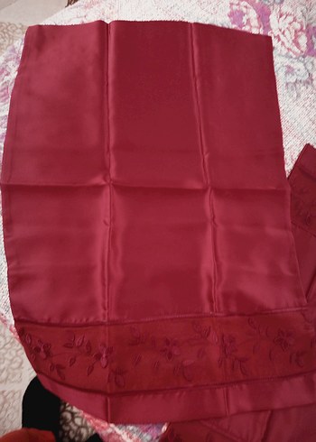 Bordo Nakışlı Parlak Nevresim Takımı Çift Kişilik - Görsel 3