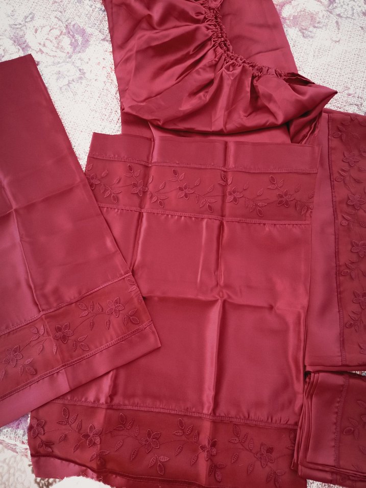 Bordo Nakışlı Parlak Nevresim Takımı Çift Kişilik - Görsel 2