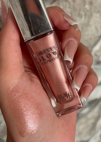 Dior Dior Parlak Pembe Aydınlatıcı
