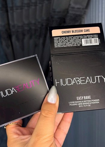 Huda Beauty Cherry Blossom Cake Pudra - Koyu Bej