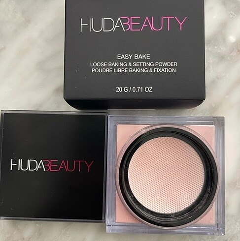 Huda Beauty Huda Beauty Pudra