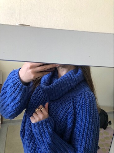 Stradivarius boğazlı crop kazak