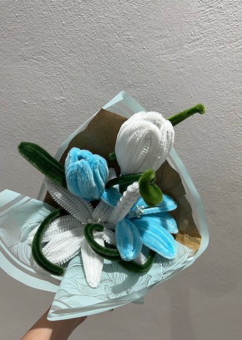 Mavi ve Beyaz El Yapımı Çiçek Buketi