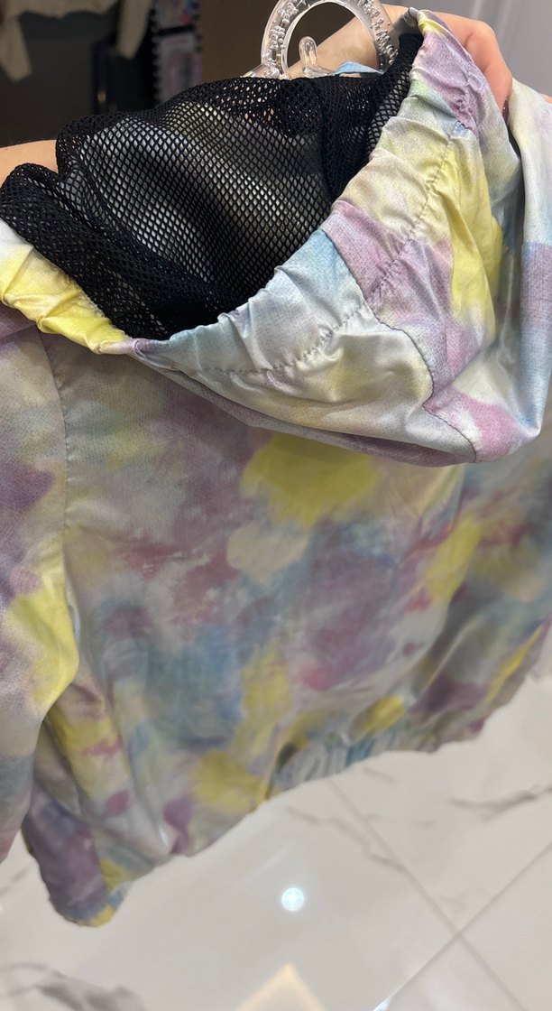 Kız Çocuk Bağlama Desenli Kapüşonlu Yağmurluk - Görsel 2