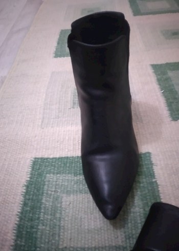 Kadın Siyah Deri Topuklu Bot - Görsel 3