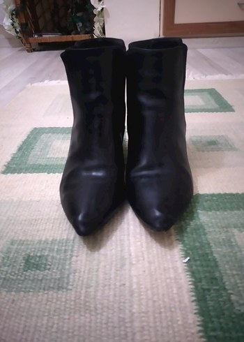 Kadın Siyah Deri Topuklu Bot - Görsel 2