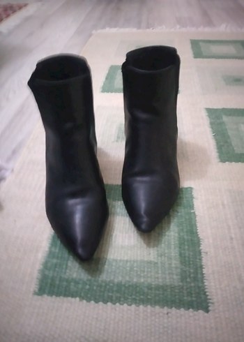 Kadın Siyah Deri Topuklu Bot - Görsel 5