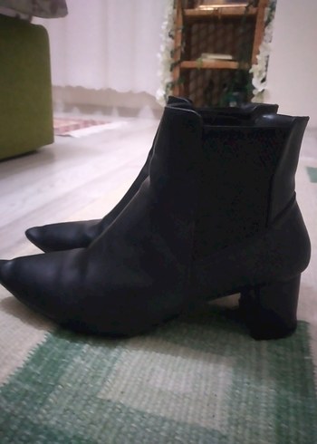 Kadın Siyah Deri Topuklu Bot - Görsel 4