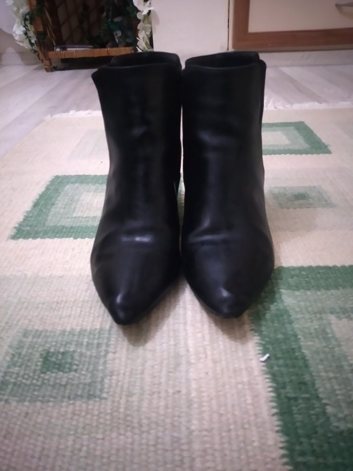 Kadın Siyah Deri Topuklu Bot - Görsel 2