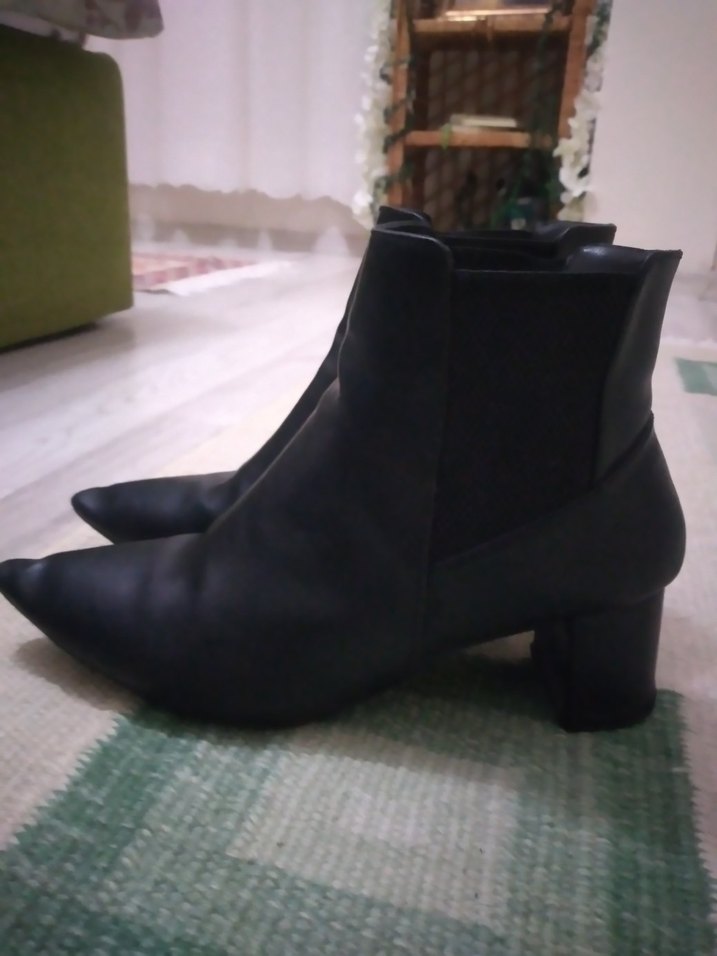 Kadın Siyah Deri Topuklu Bot - Görsel 4