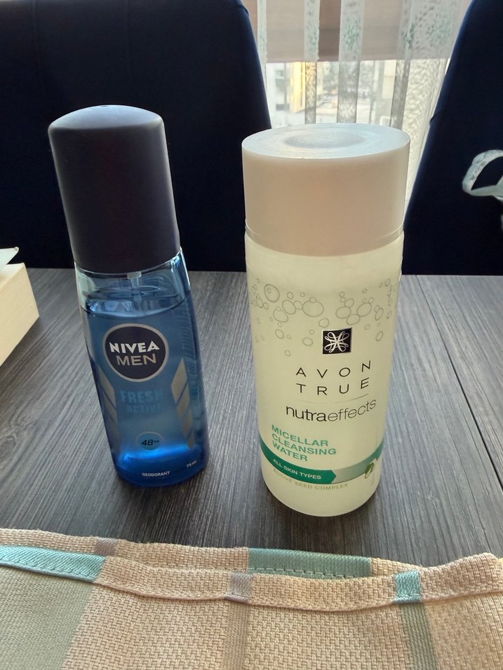 Kutulu Pastel Tonlarda Makyaj Seti ve Aksesuarlar - Görsel 2