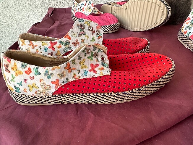 Üç çift ayakkabı - Görsel 6