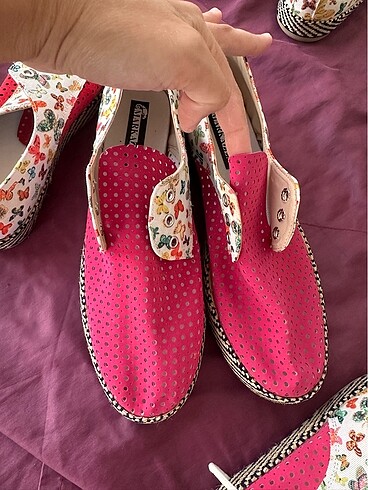 Üç çift ayakkabı - Görsel 5