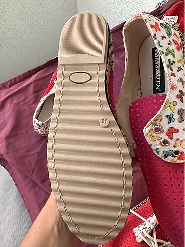 Üç çift ayakkabı - Görsel 7