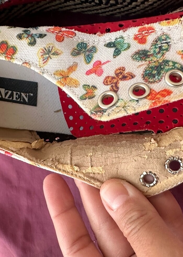 Üç çift ayakkabı - Görsel 4