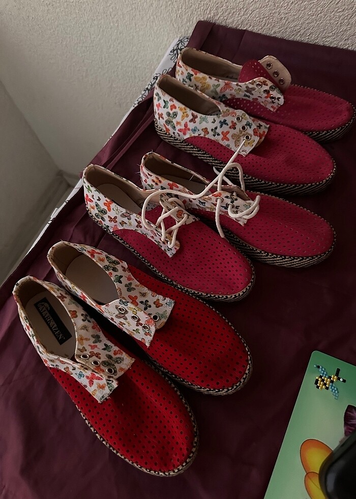 Üç çift ayakkabı - Görsel 2