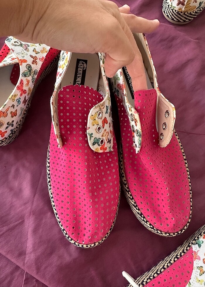 Üç çift ayakkabı - Görsel 5