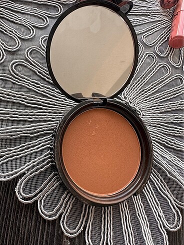  Beden Nyx bronzer