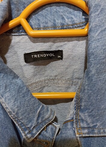 Trendyol & Milla Önünde belli belirsiz leke var .