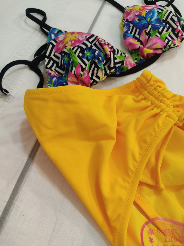 Sarı Mini Bikini Takımı, Renkli Bağcıklı Üst - Görsel 2