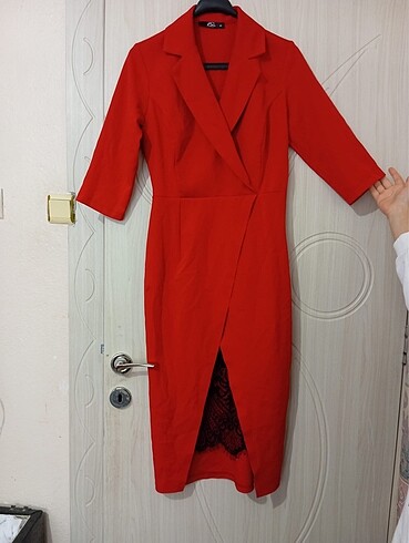 Kırmızı kumaş elbise