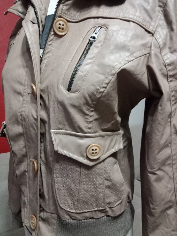 Düğmeli Bej Suni Deri Kadın Ceket - Görsel 3