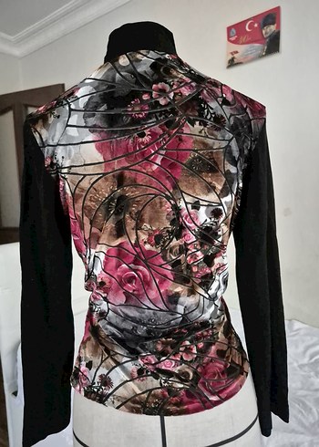 Çiçek Desenli Uzun Kollu Dantelli Kadife Bluz - Görsel 4