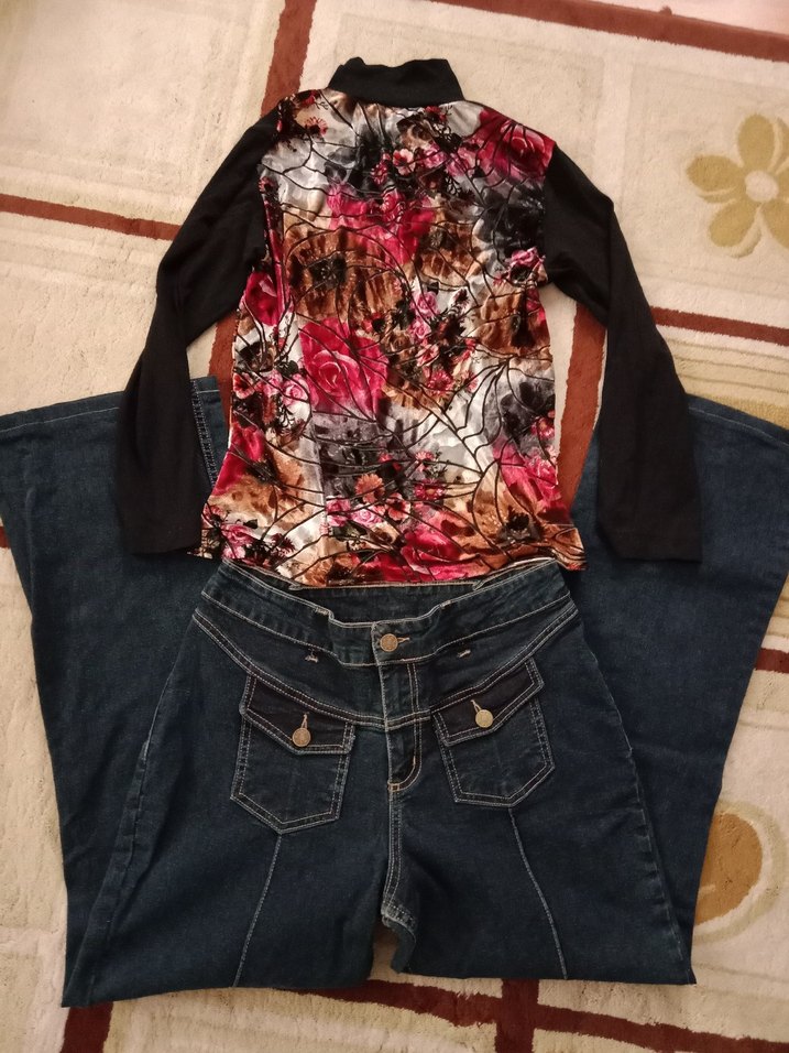 Çiçek Desenli Uzun Kollu Dantelli Kadife Bluz - Görsel 2