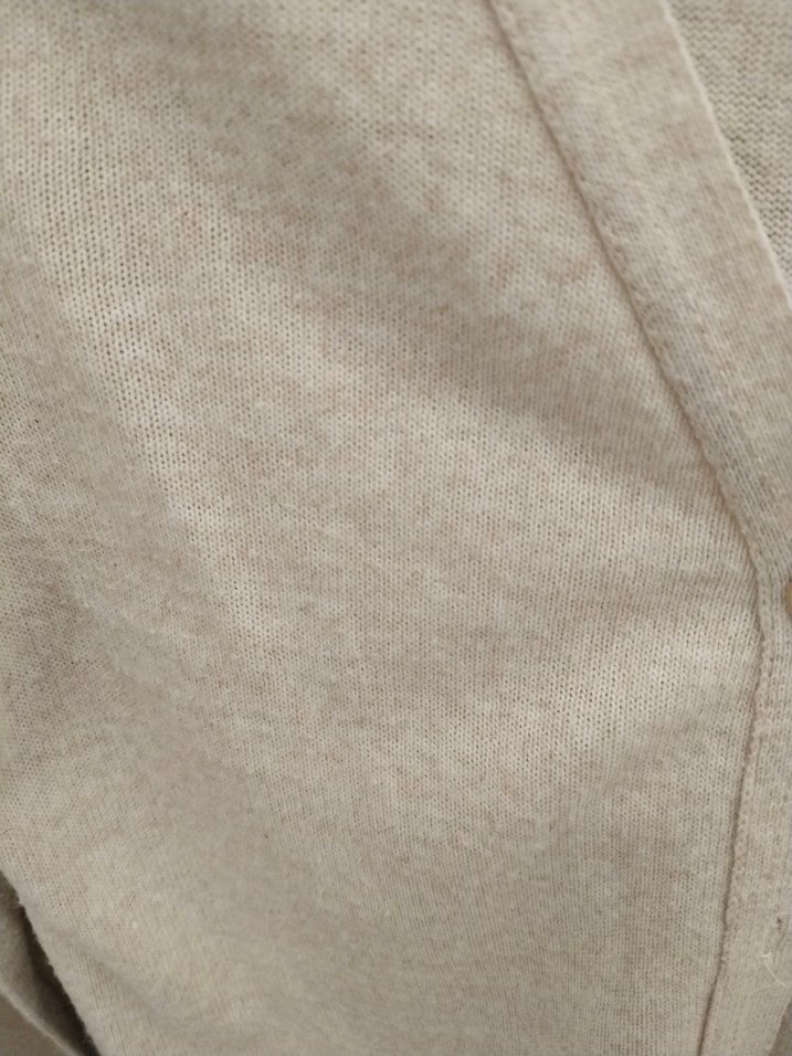 Bej V Yaka Düğmeli Kadın Hırka - Görsel 2