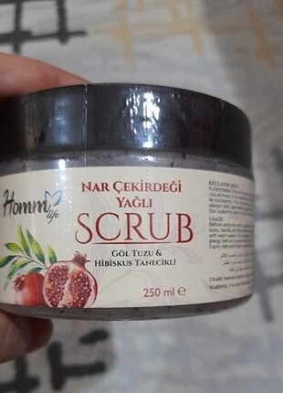 Nar çekirdeği özlü scrub