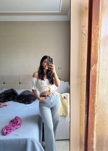 Beyaz crop bluz