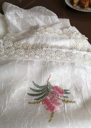 Nakışlı Beyaz Masa Örtüsü - Görsel 3