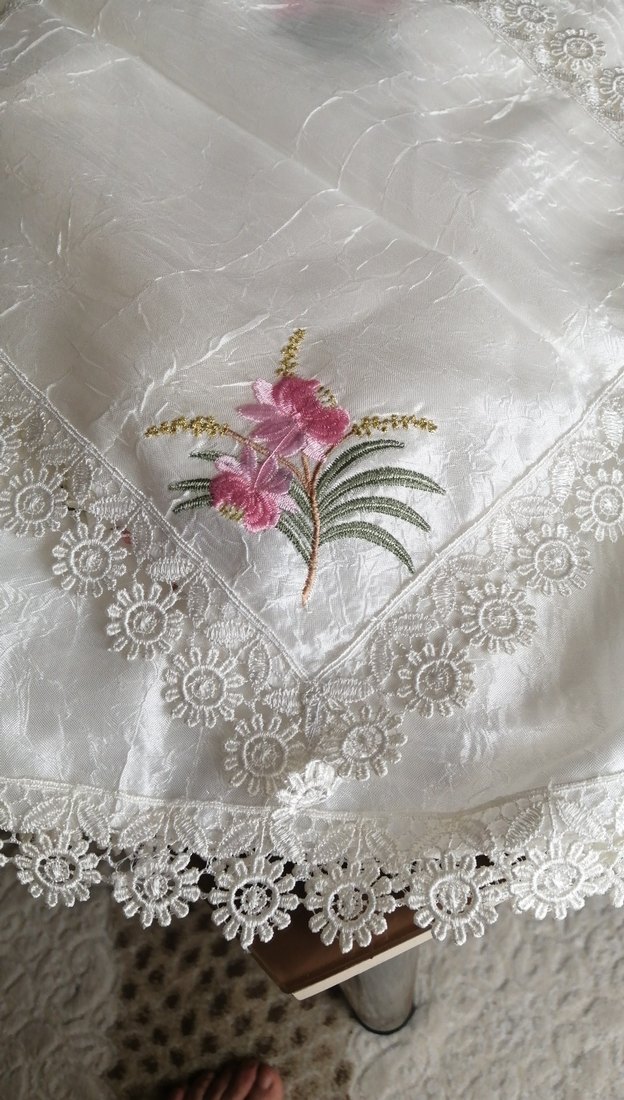 Nakışlı Beyaz Masa Örtüsü - Görsel 2